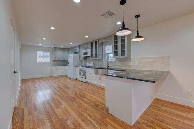 Building Photo - 19403 Lake Hollow Ln