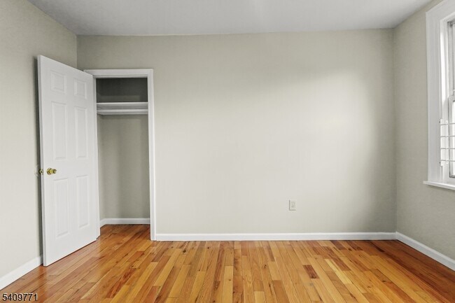 Building Photo - 117 Parkview Terrace