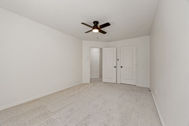 Building Photo - 910 Box Elder Dr