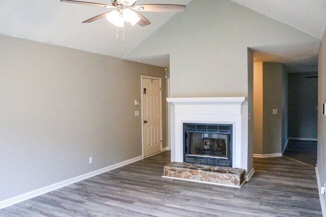 Building Photo - Gated Community Living