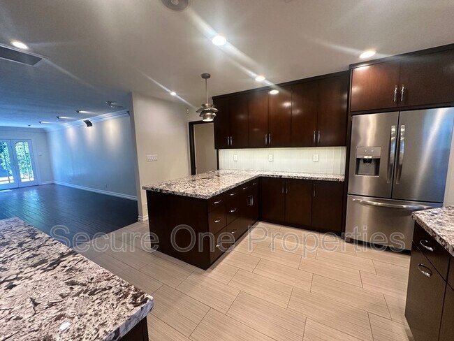Building Photo - 23338 Los Encinos Way