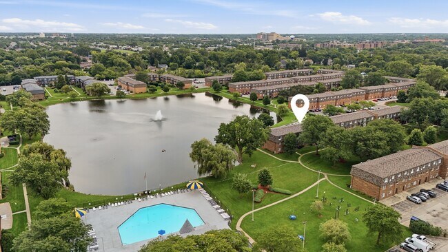 Building Photo - 9388 Bay Colony Dr