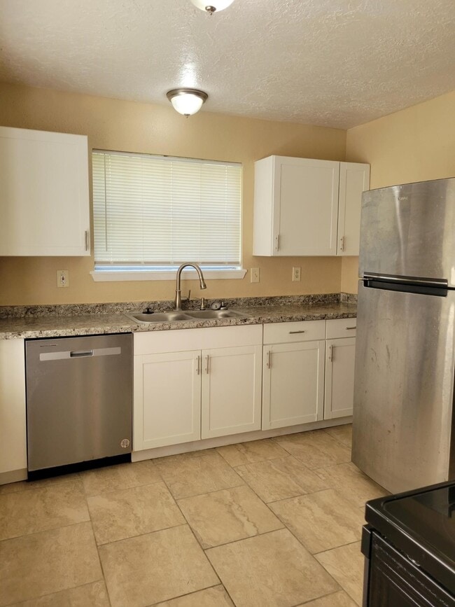 Building Photo - 11002 Longtom Ct