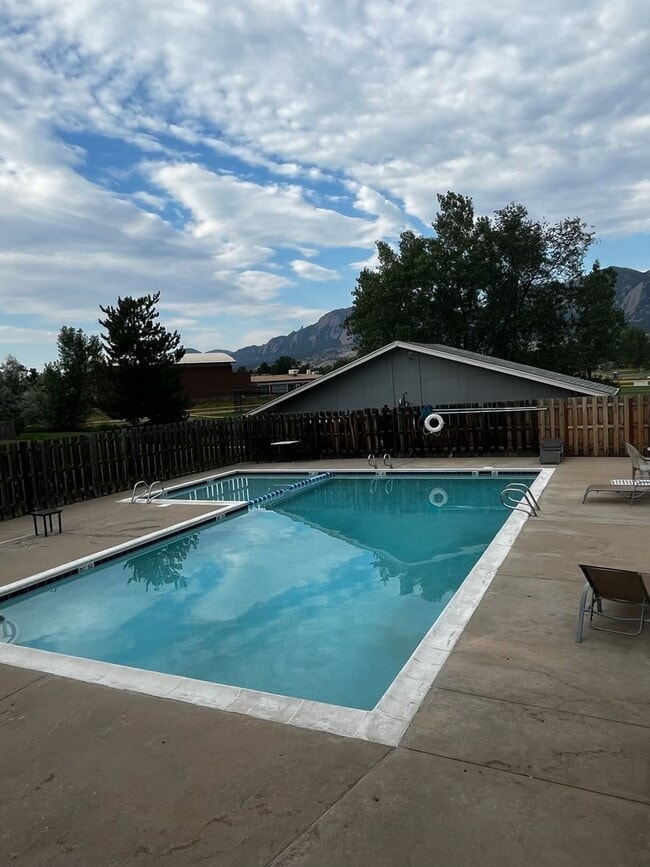 Building Photo - Fall 2026 Pre-Leasing!! Beautifully Renovated 3bed / 2bath in PRIME Boulder location with POOL !!!