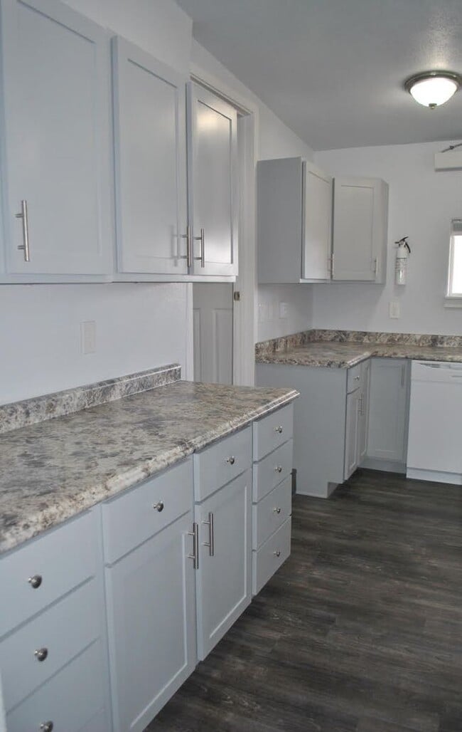 Building Photo - 202 1/2 Cedar