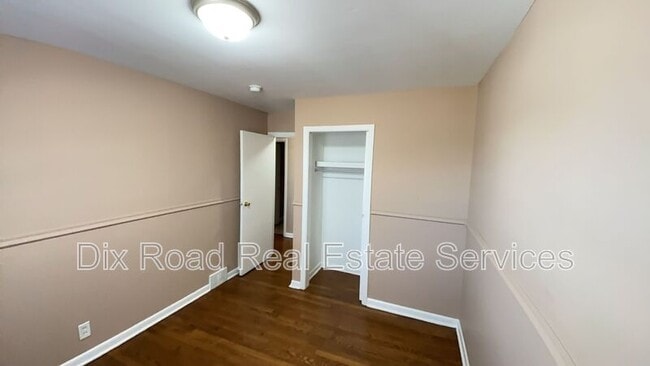 Building Photo - 921 Millikin St