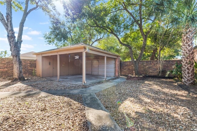 Building Photo - 8915 Beau Monde Dr