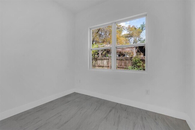 Building Photo - 1221 SW 5th St
