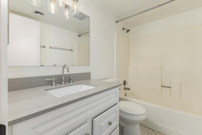 Building Photo - 10828 N Biltmore Dr