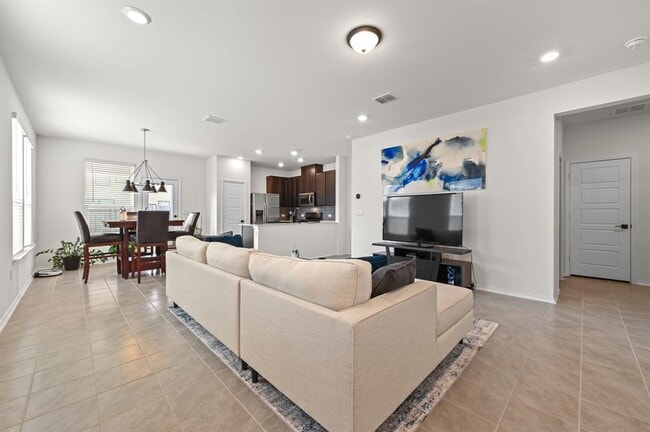 Building Photo - 217 Summit Dr