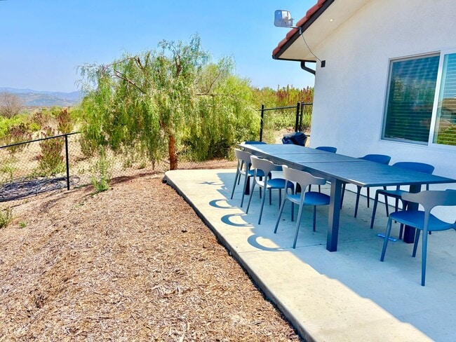 Building Photo - Beautiful Newer Custom Construction Detach...