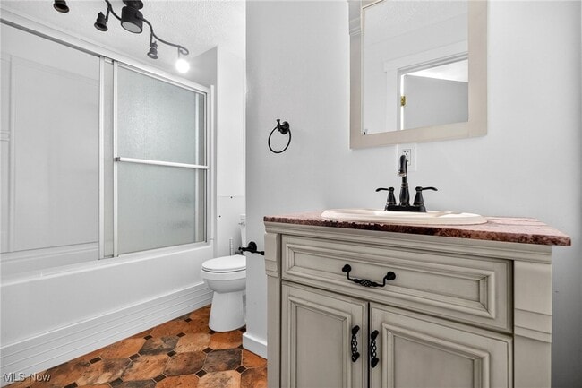 Building Photo - 3863 Wiltshire Rd