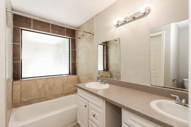 Building Photo - 334 Cypresswood Dr