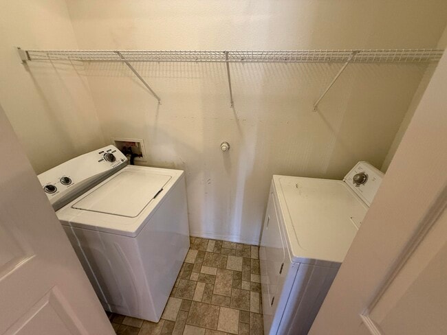Building Photo - 1113 Meadowlark Way SE