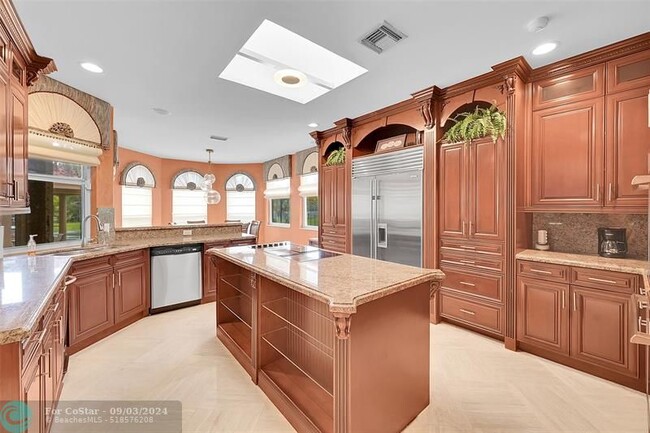 Building Photo - 4200 Coral Hills Dr