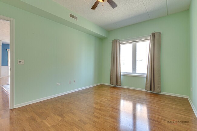 Building Photo - 799 Graceland Ave