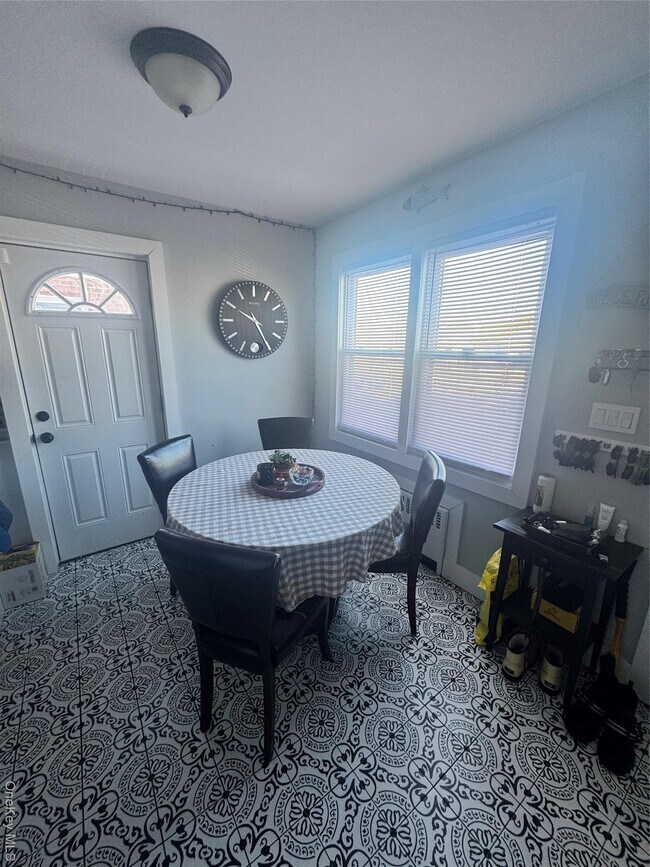 Building Photo - 122 E Fulton St