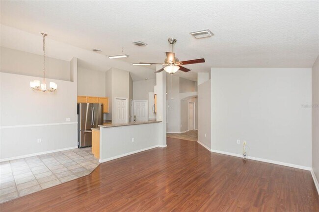 Building Photo - 4550 Roundview Ct