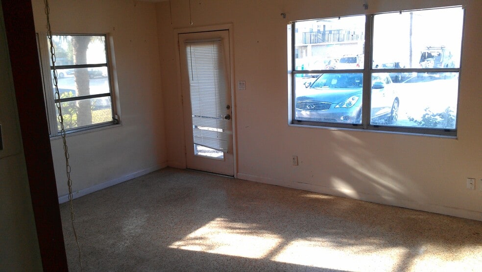 Building Photo - 407 Tyler Ave