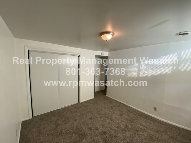 Building Photo - 448 Penney Ave S