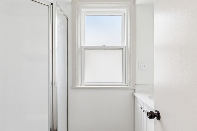 Building Photo - 2 West St