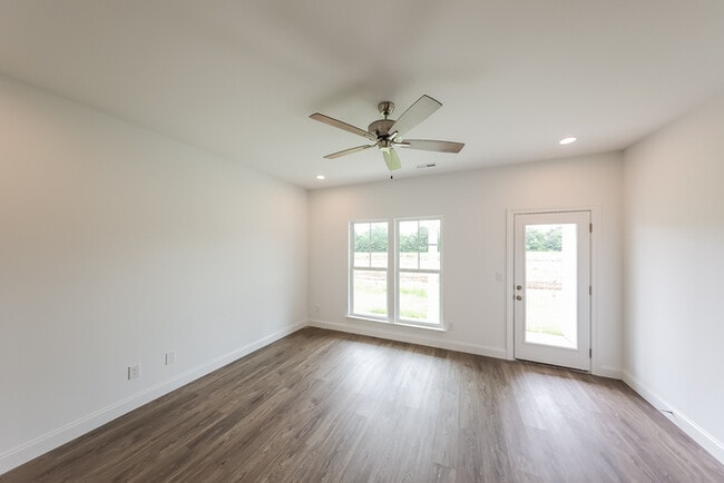 Building Photo - Modern 3-Bedroom Home in Crown Creek Village