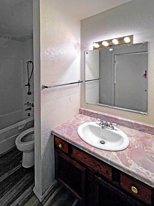 Building Photo - 10642 FM 906