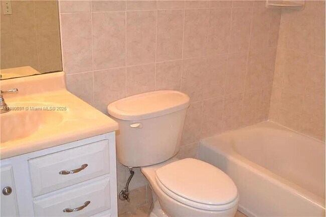 Building Photo - 330 Olivewood Pl