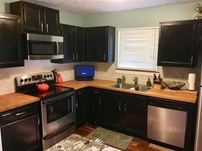 Building Photo - 1356 Bridgeson Ct