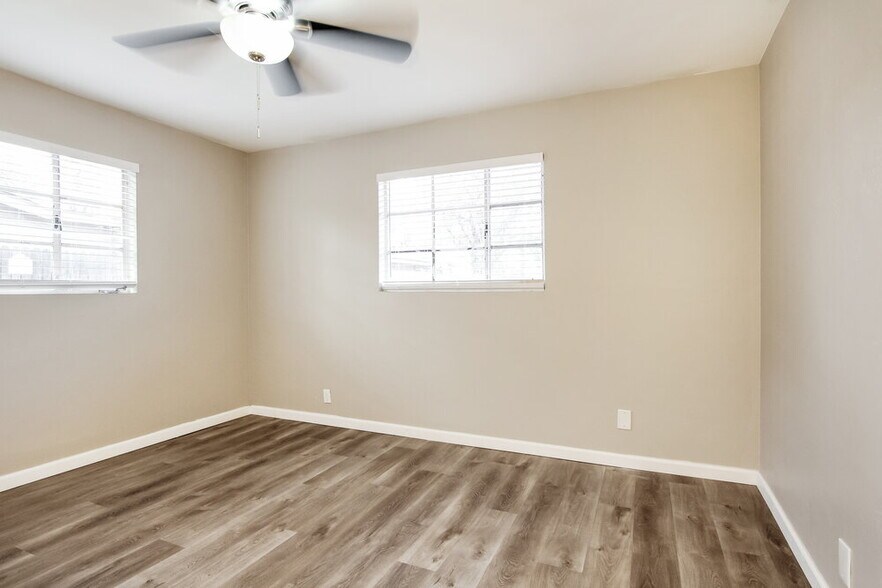 Building Photo - 2318 N 30th Pl