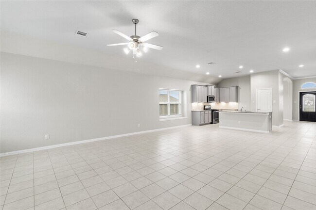 Building Photo - 131 San Jacinto Dr