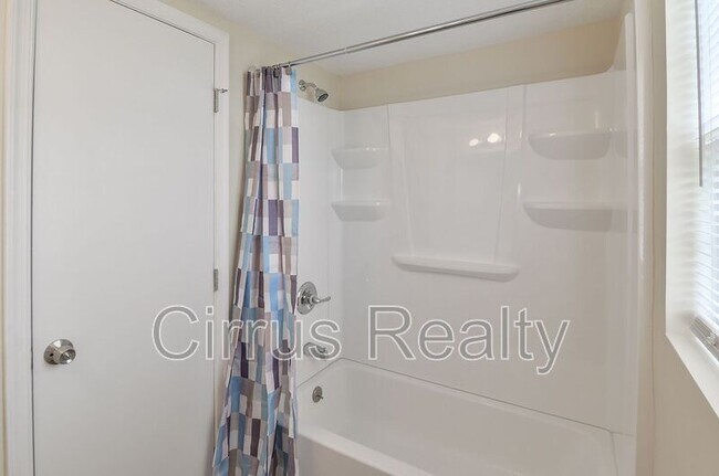 Building Photo - 753 28th St