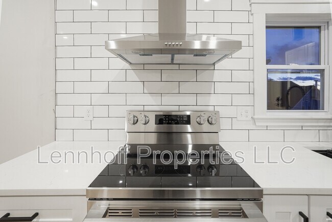 Building Photo - 28 Clark St