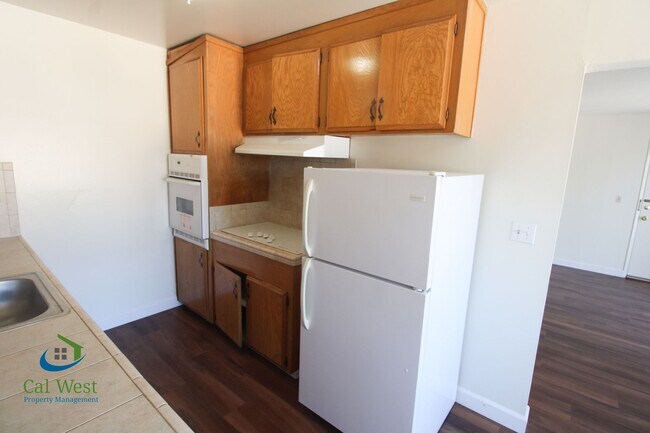 Building Photo - $2,095 1 Bedroom 1 Bath Upstairs Apartment in 4 Plex