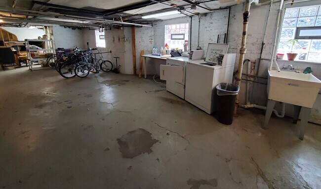 Building Photo - East Albany Park – Updated 1-Bedroom Apt –...