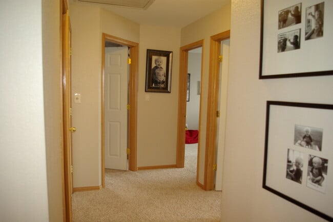 Building Photo - 6bed/4bath oversized 2 car garage fenced in back yard Cheyenne Mountain School District