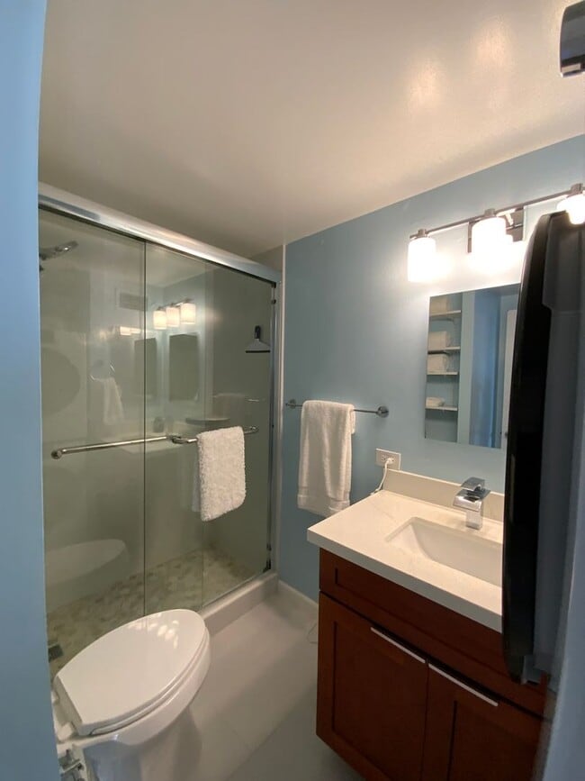 Building Photo - FULLY FURNISHED 1 BEDROOM/1 BATH IN HONOLULU