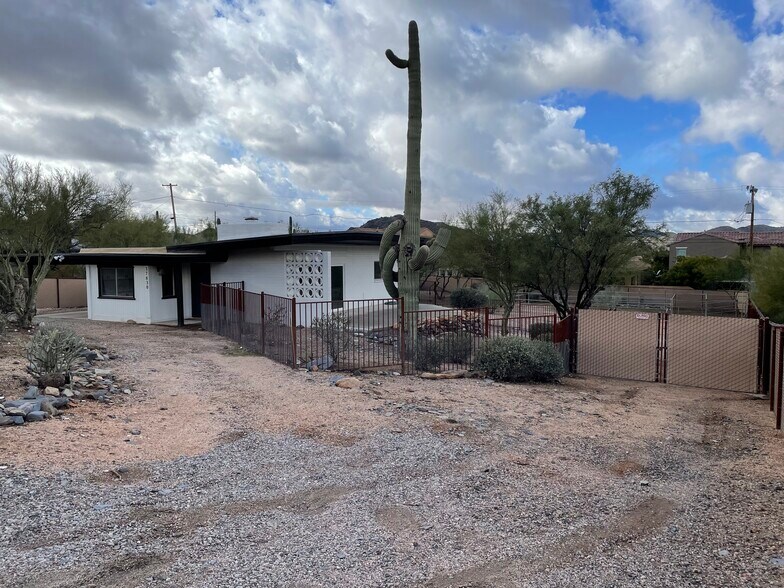 Building Photo - 37830 N Linda Dr