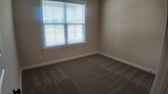 Building Photo - 5698 Ardsley Dr E