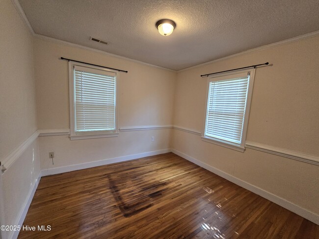 Building Photo - 1105 E Williams Cir