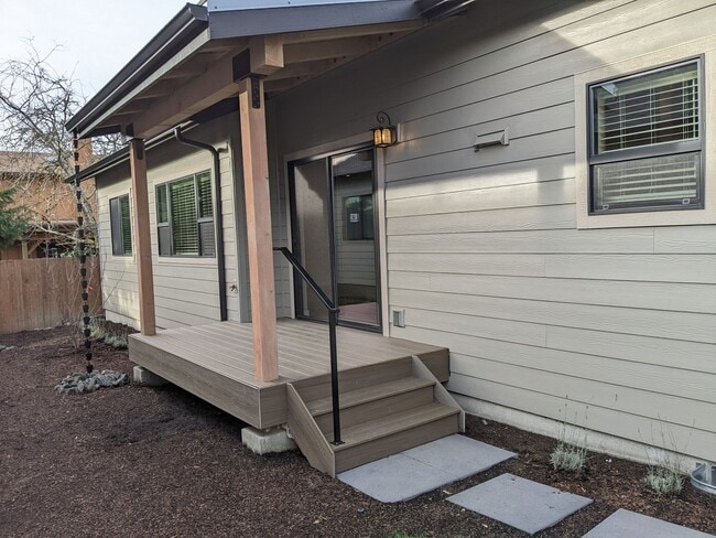 Building Photo - Gorgeous 2-Bedroom, 2-Bath Home In Eugene!