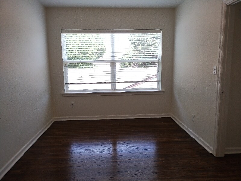 Building Photo - 1312 S Quaker Ave