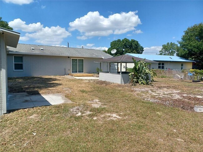 Building Photo - 306 W Primrose Ln