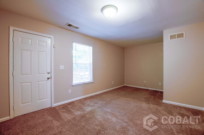 Building Photo - 6764 Blackstone Pl