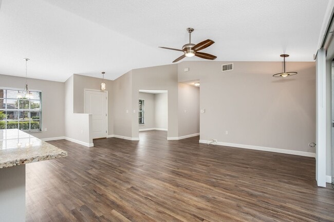 Building Photo - Clermont 3 Bed 2 Bath w/ Community Pool an...