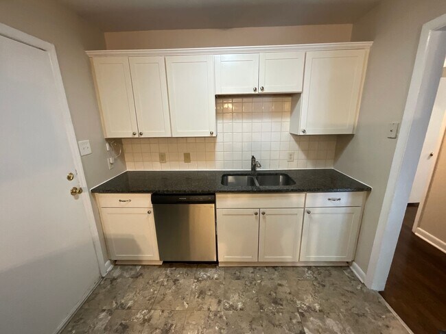 Building Photo - Reduced to $1550/mo! N Central Greensboro location, 3/2 brick home with lots of shade, fresh paint!