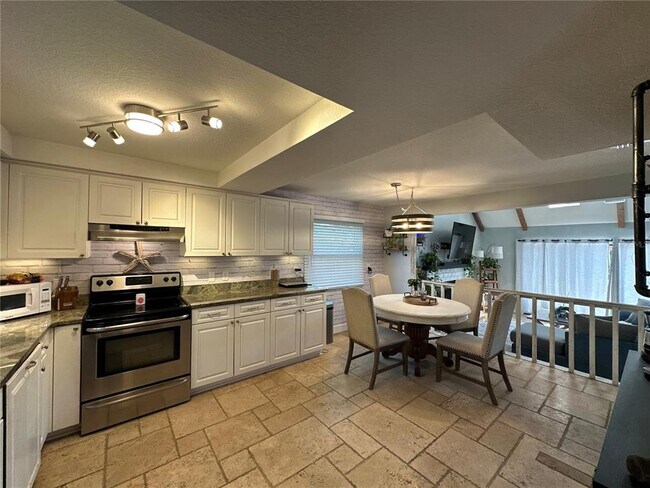 Building Photo - 4517 Groveland Ave