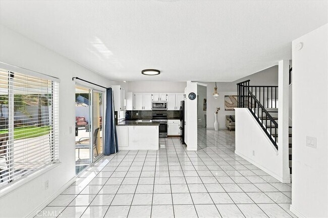 Building Photo - 421 Yellowstone Cir