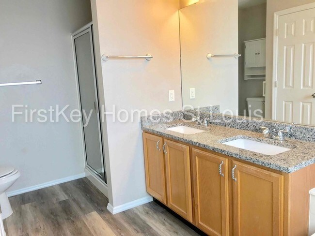 Building Photo - 14 Rivermeadows Dr