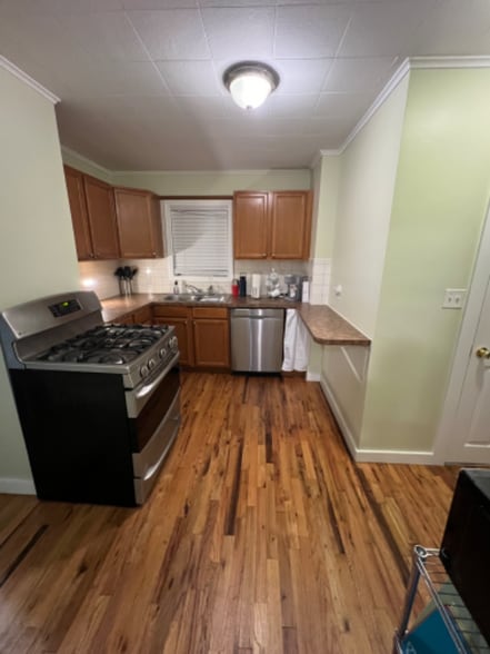 Building Photo - 30 Chase St